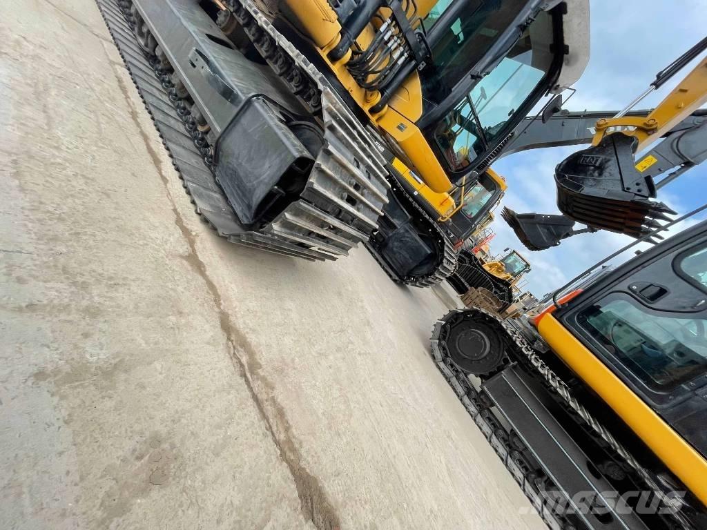 CAT 323 D حفارات زحافة