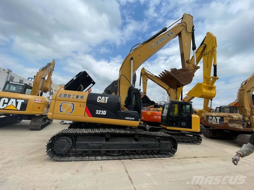 CAT 323 D حفارات زحافة