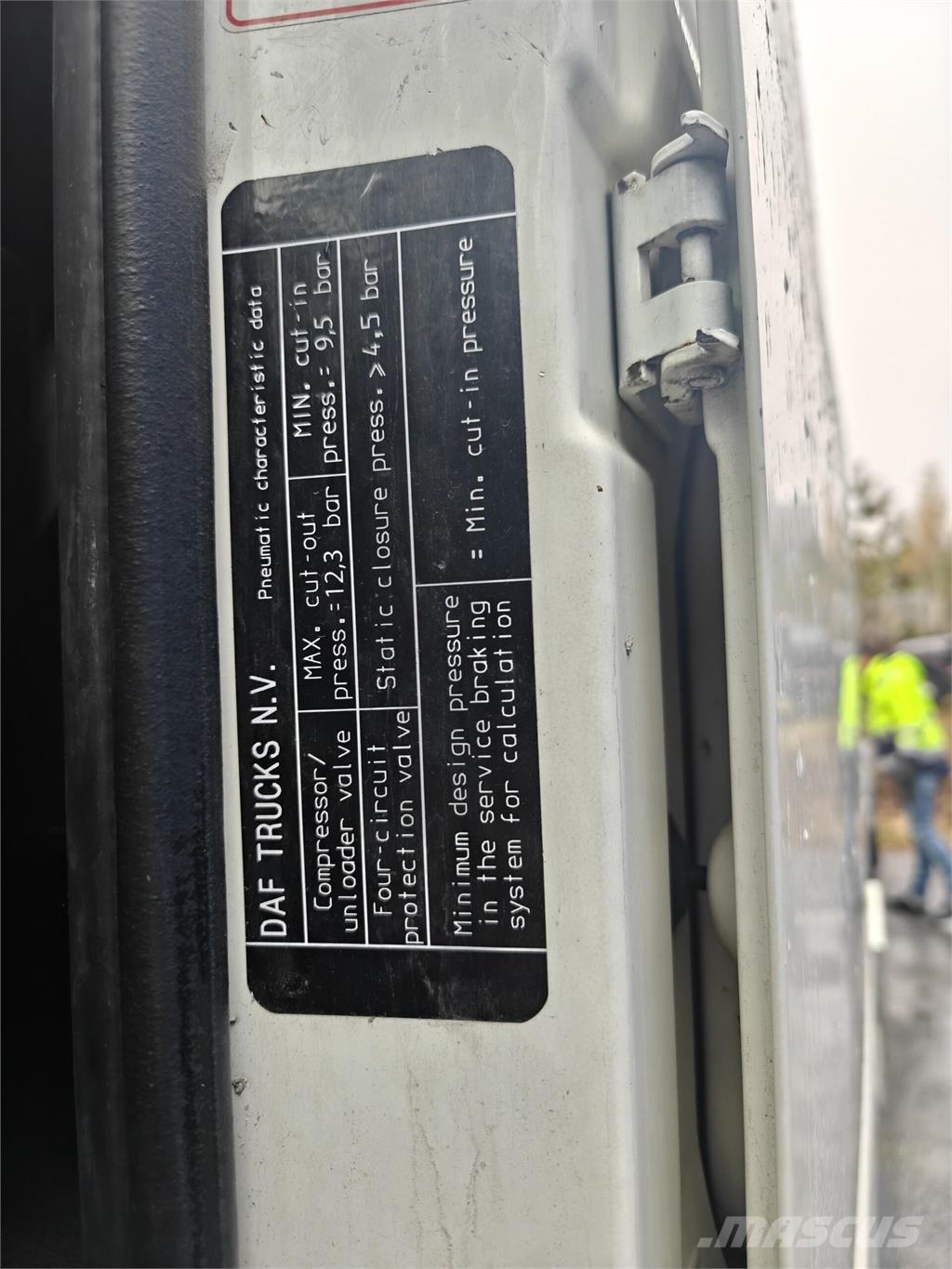 DAF XF 460 FAK شاحنات بمقصورة وهيكل