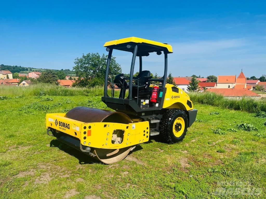 Bomag BW145DH3 مداحل أحادية الأسطوانة