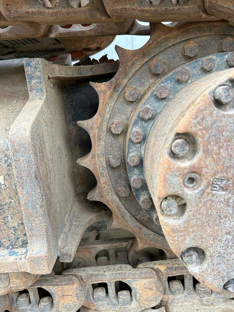 Hitachi ZX 225 US LC حفارات زحافة