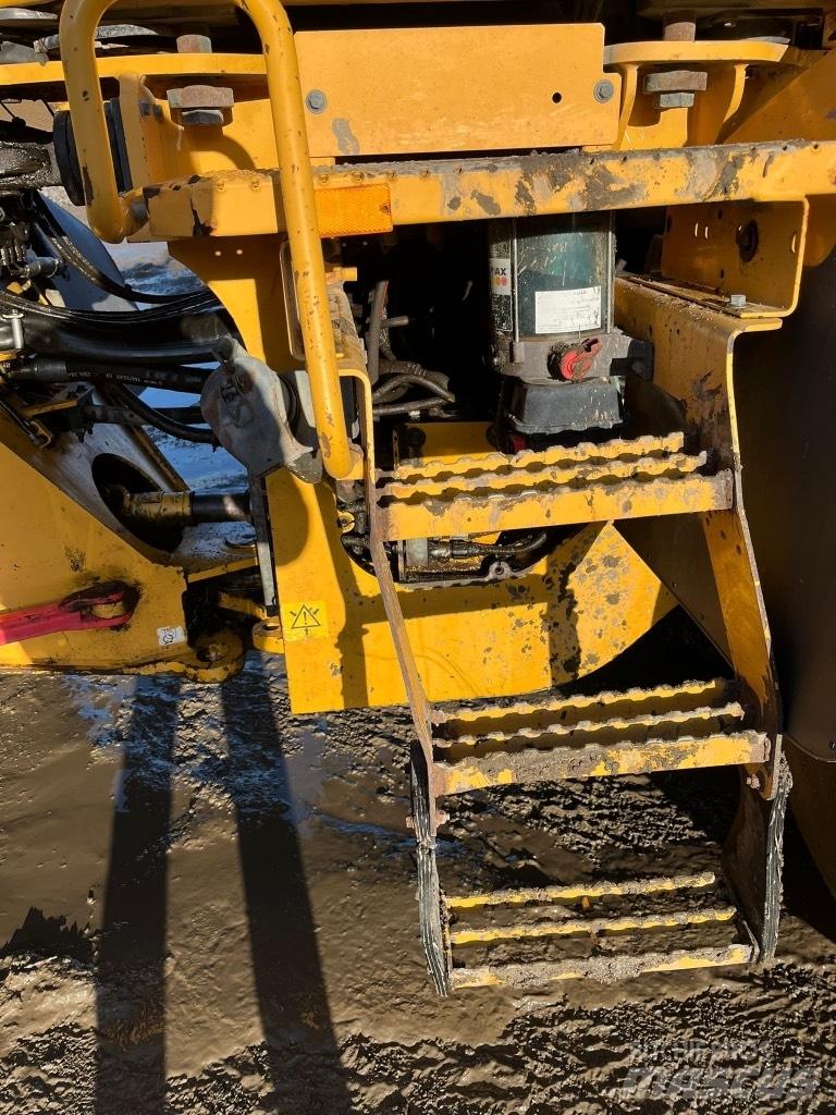 Volvo L 120 F لوادر بعجل