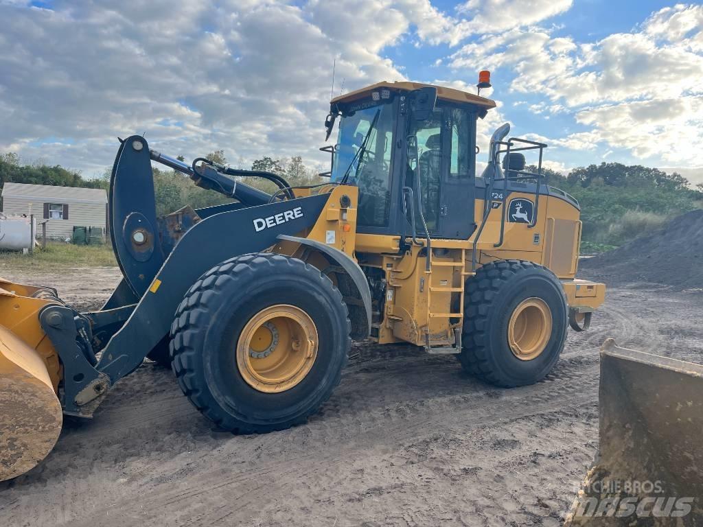 DEERE 724P لوادر بعجل