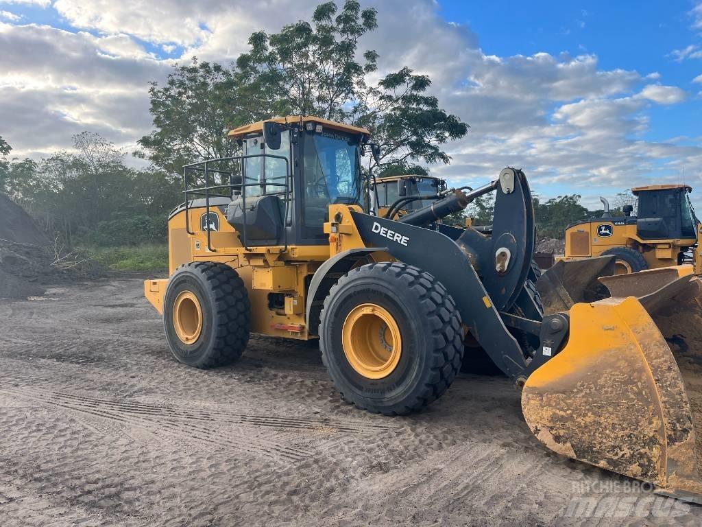 DEERE 724P لوادر بعجل