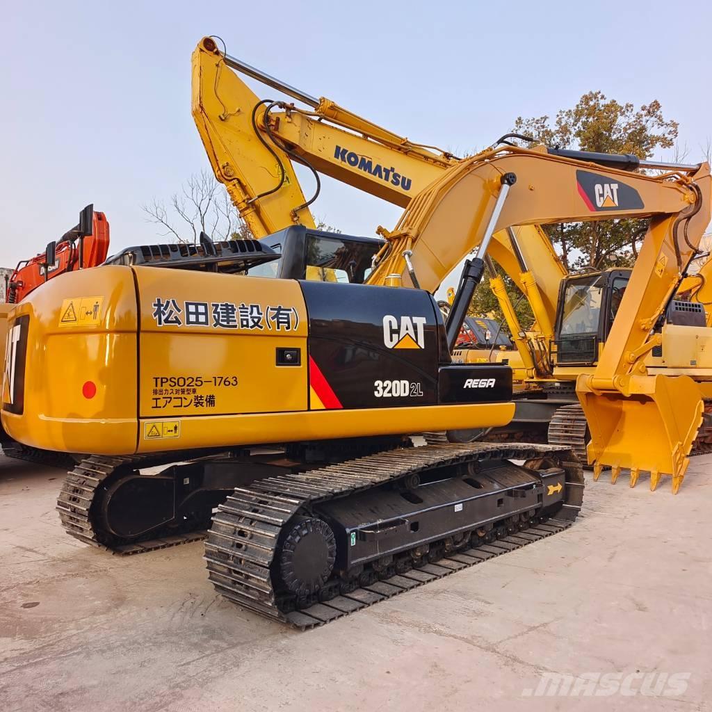 CAT 320 D2 حفارات زحافة