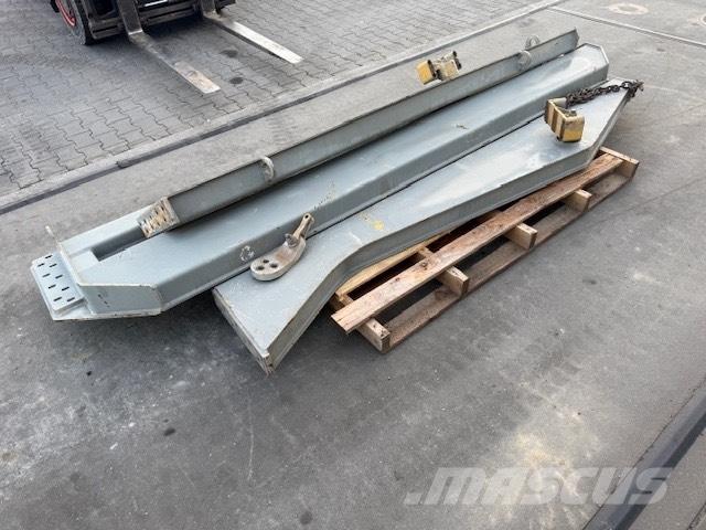 CAT 740 TAILGATE ساحبات مفصلية