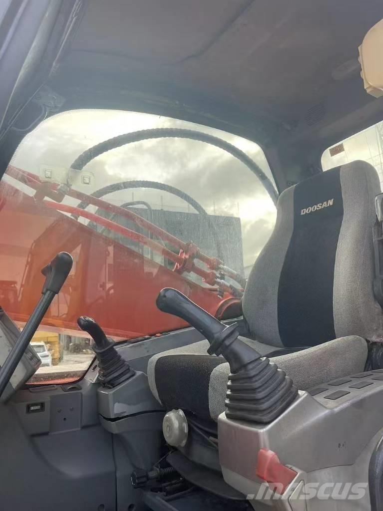 Doosan DX300LC-9C حفارات زحافة