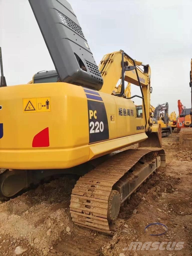 Komatsu PC220 حفارات زحافة
