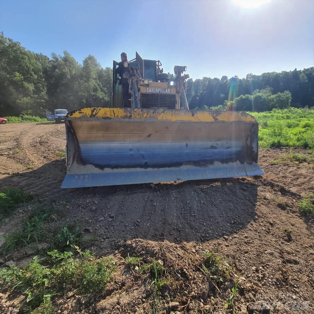 CAT D 6 T LGP بلدوزرات مجنزرة