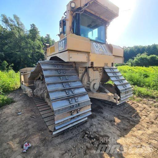 CAT D 6 T LGP بلدوزرات مجنزرة