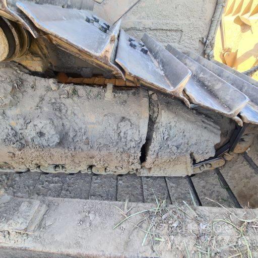 CAT D 6 T LGP بلدوزرات مجنزرة