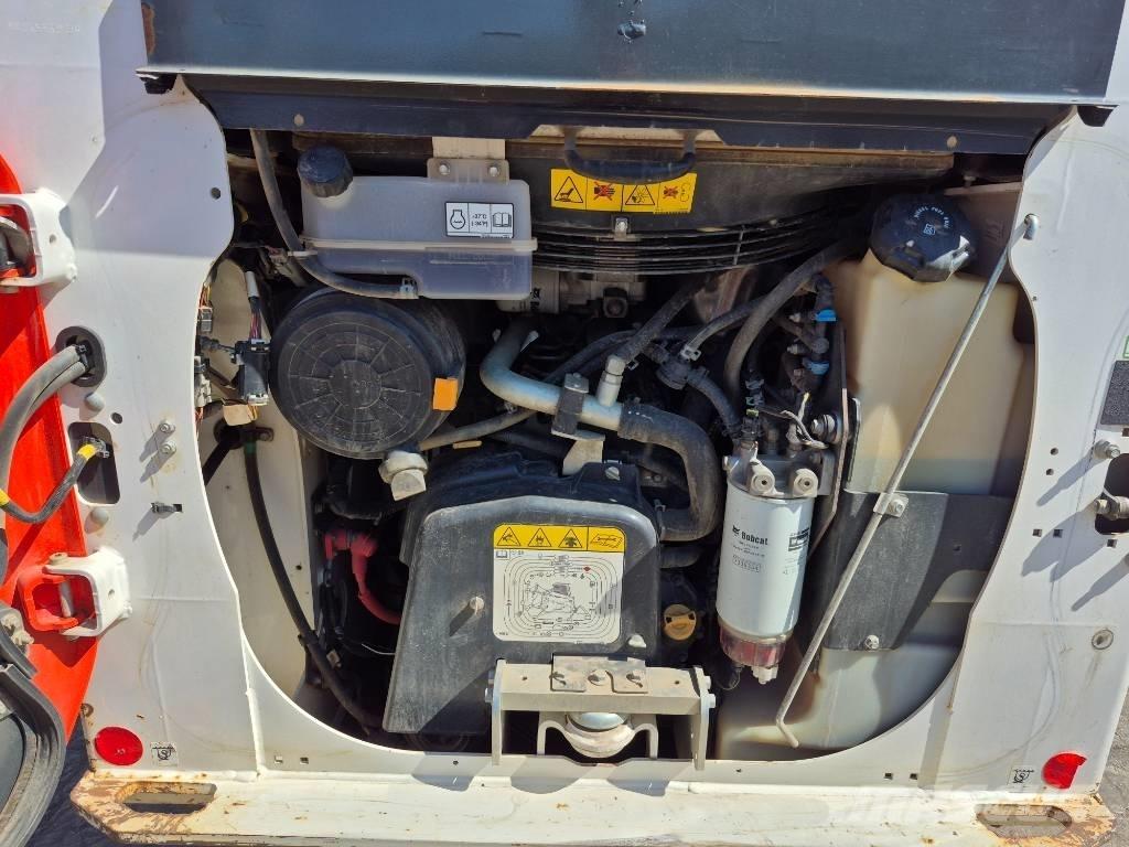 Bobcat T 64 لوادر انزلاقية التوجيه
