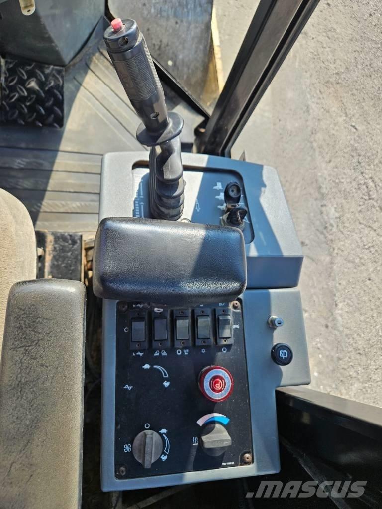 CAT CS 423 E مداحل أحادية الأسطوانة
