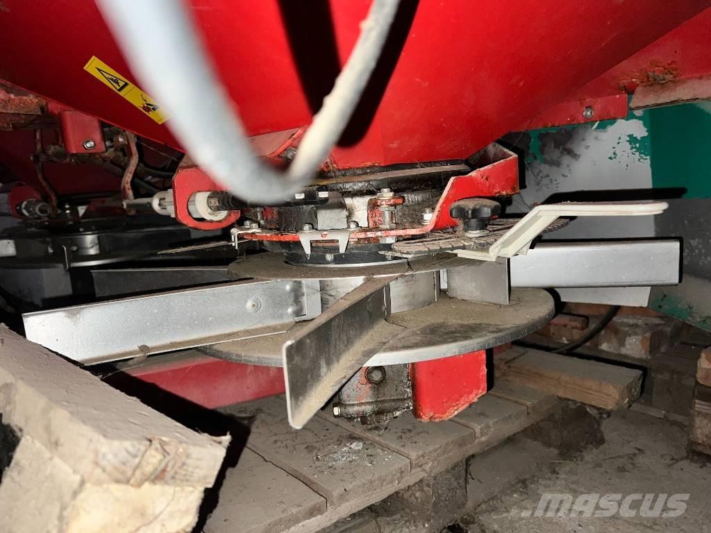 Kverneland DS-XL معدات فرد المواد المعدنية