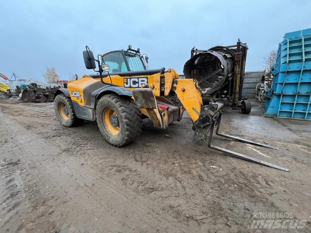 JCB 535-125 مناولات متداخلة