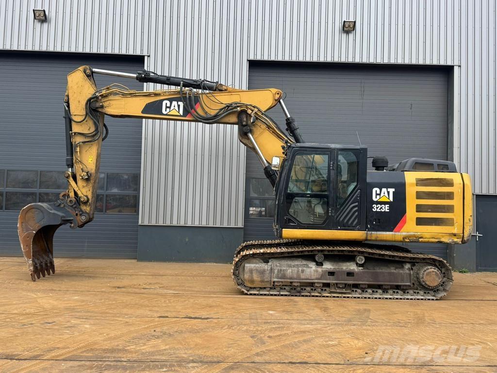 CAT 323E حفارات زحافة