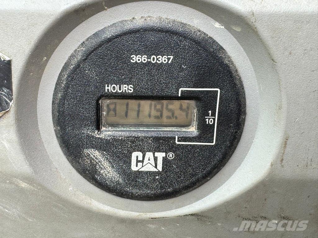 CAT 323E حفارات زحافة