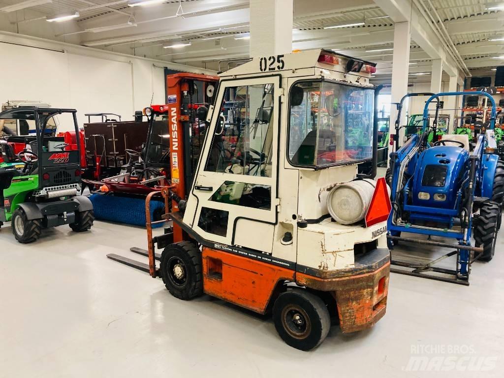 Nissan 25 شاحنات LPG