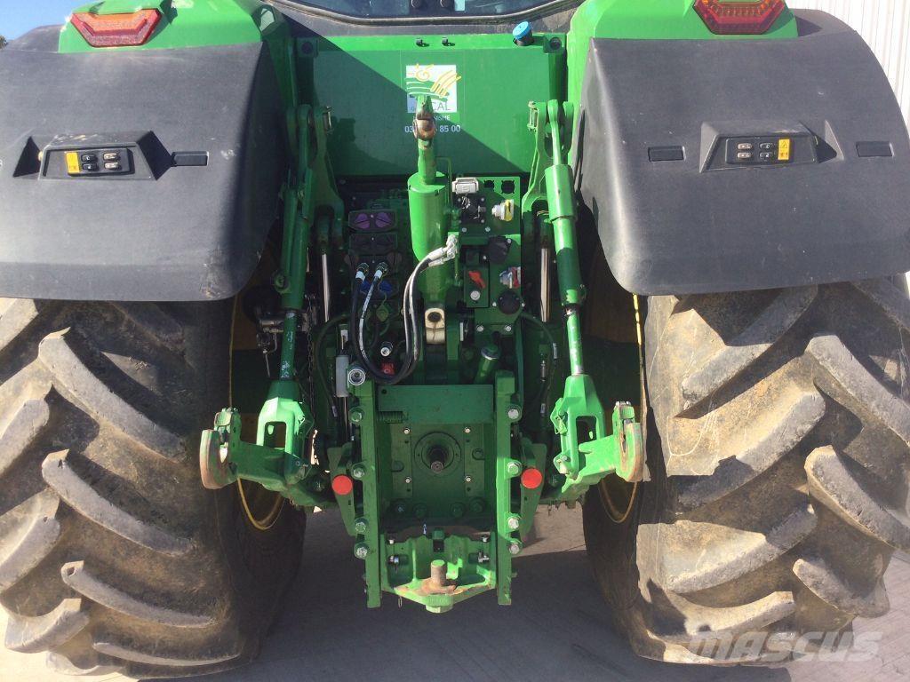 John Deere 7R310 الجرارات