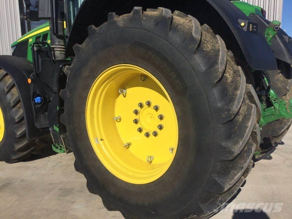 John Deere 7R310 الجرارات