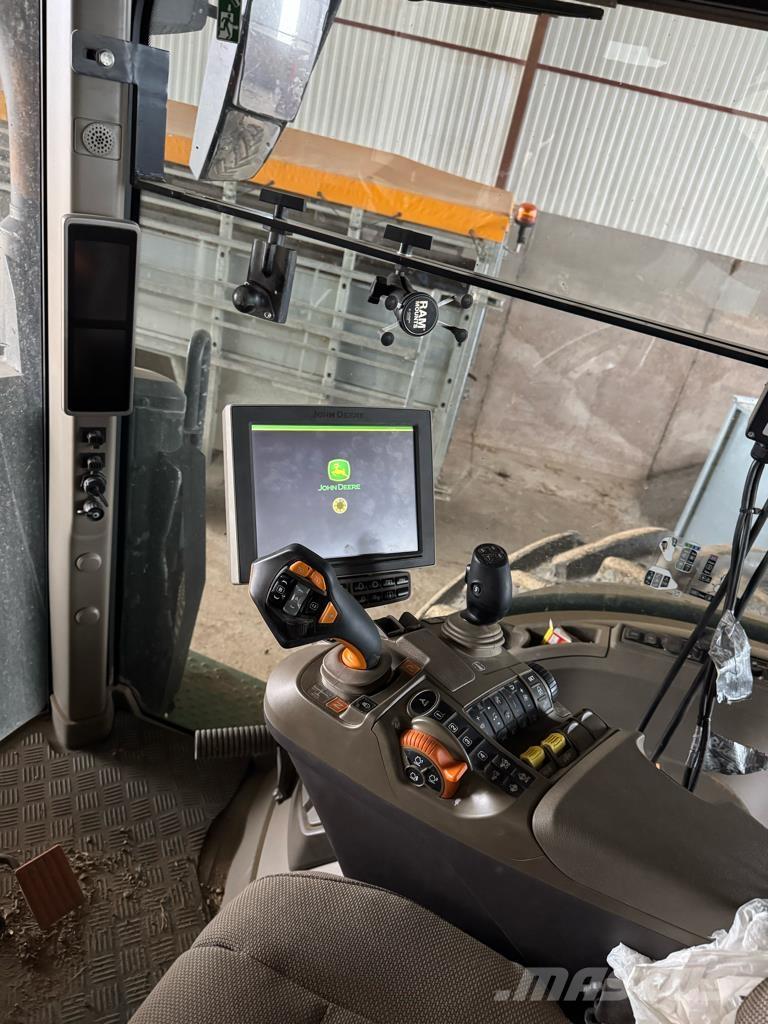 John Deere 7R310 الجرارات