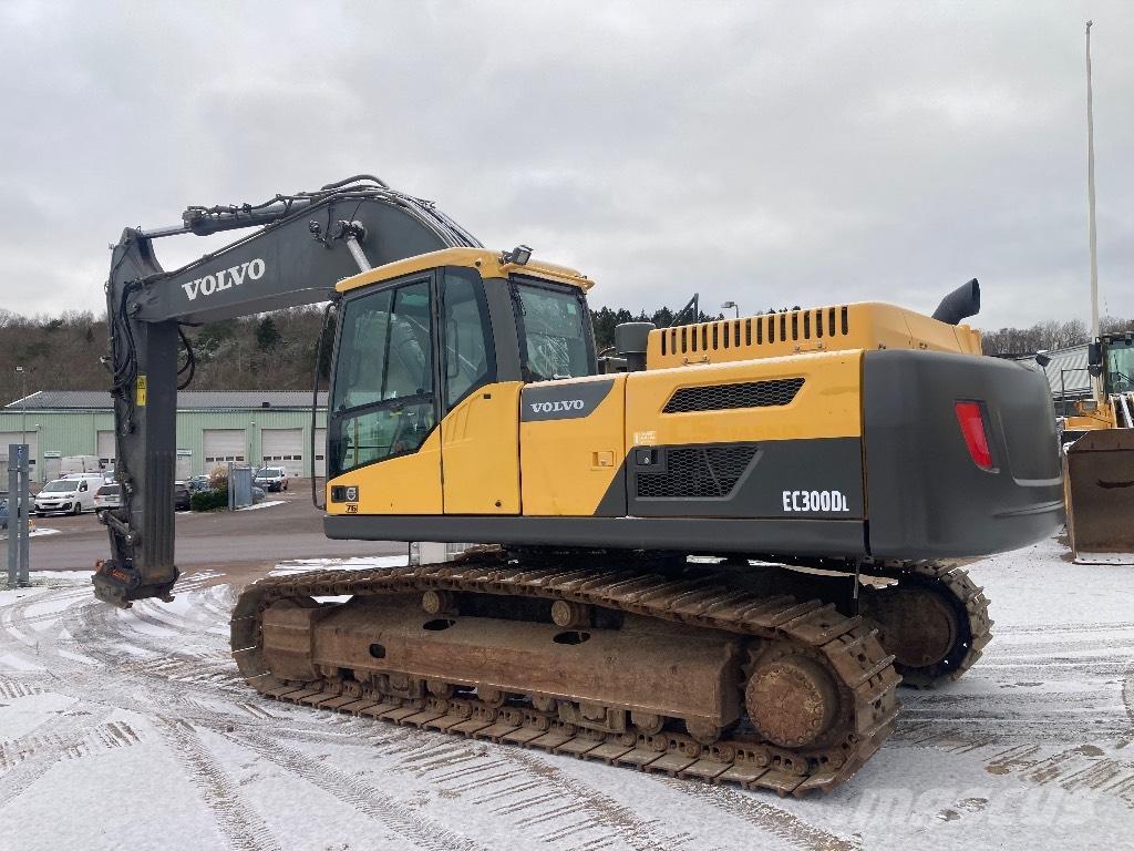 Volvo EC 300 D حفارات زحافة