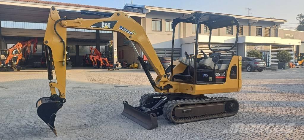CAT 302.5 حفارات صغيرة أقل من 7 طن (حفارات صغيرة)