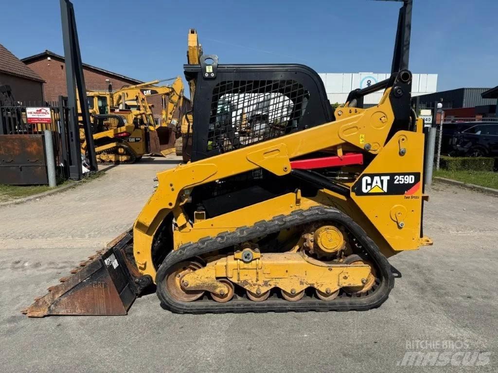 CAT 259D لوادر انزلاقية التوجيه