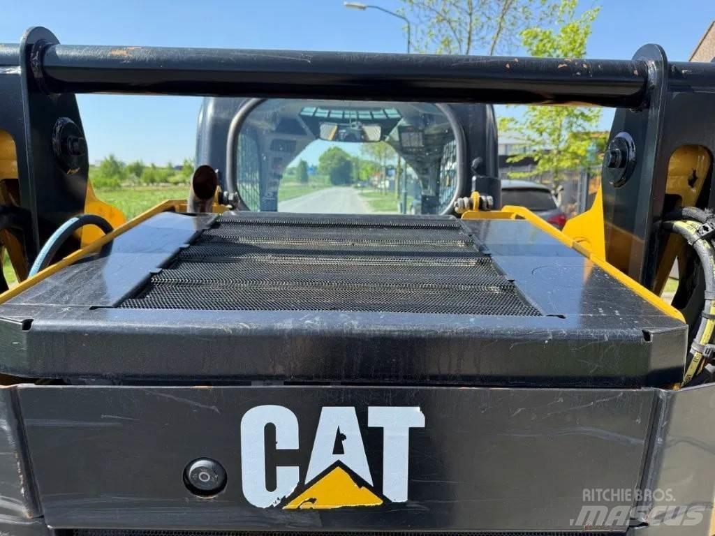 CAT 259D لوادر انزلاقية التوجيه