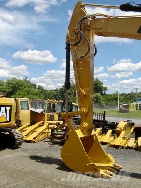 CAT 320 حفارات زحافة