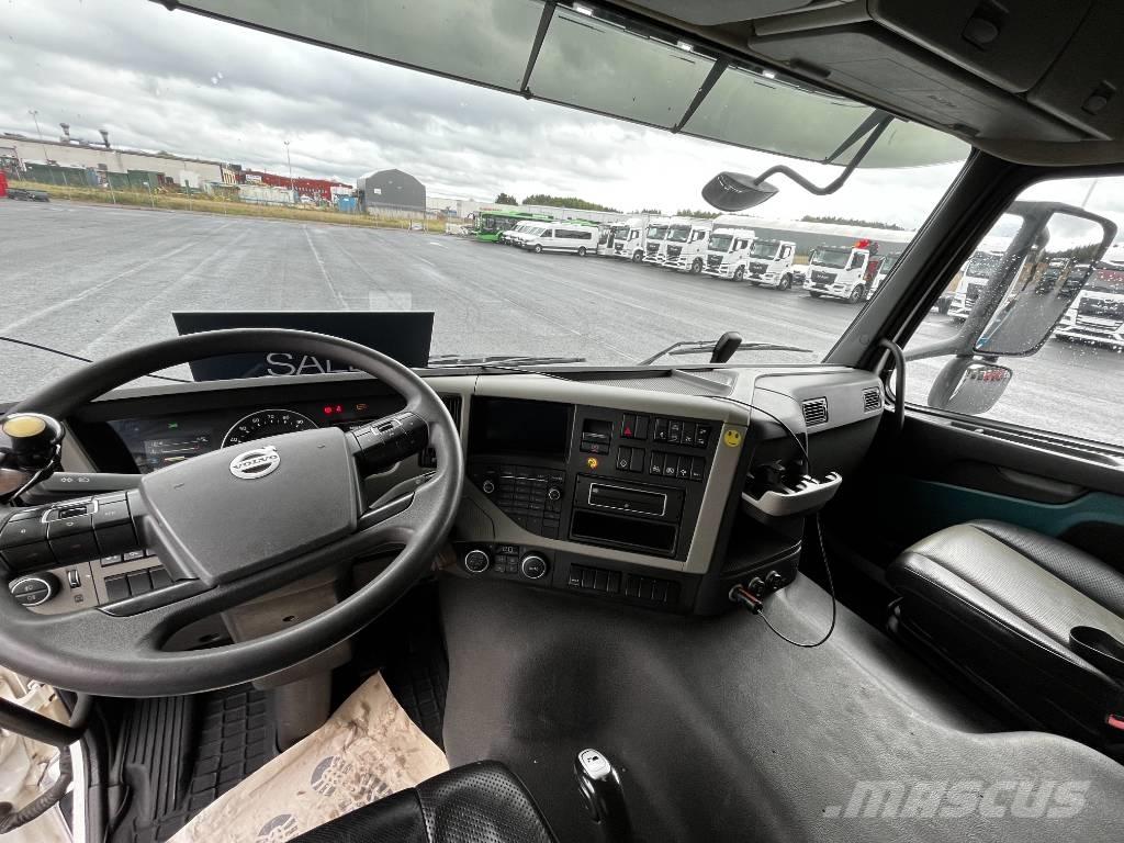 Volvo FM 6X2 شاحنات لوادر