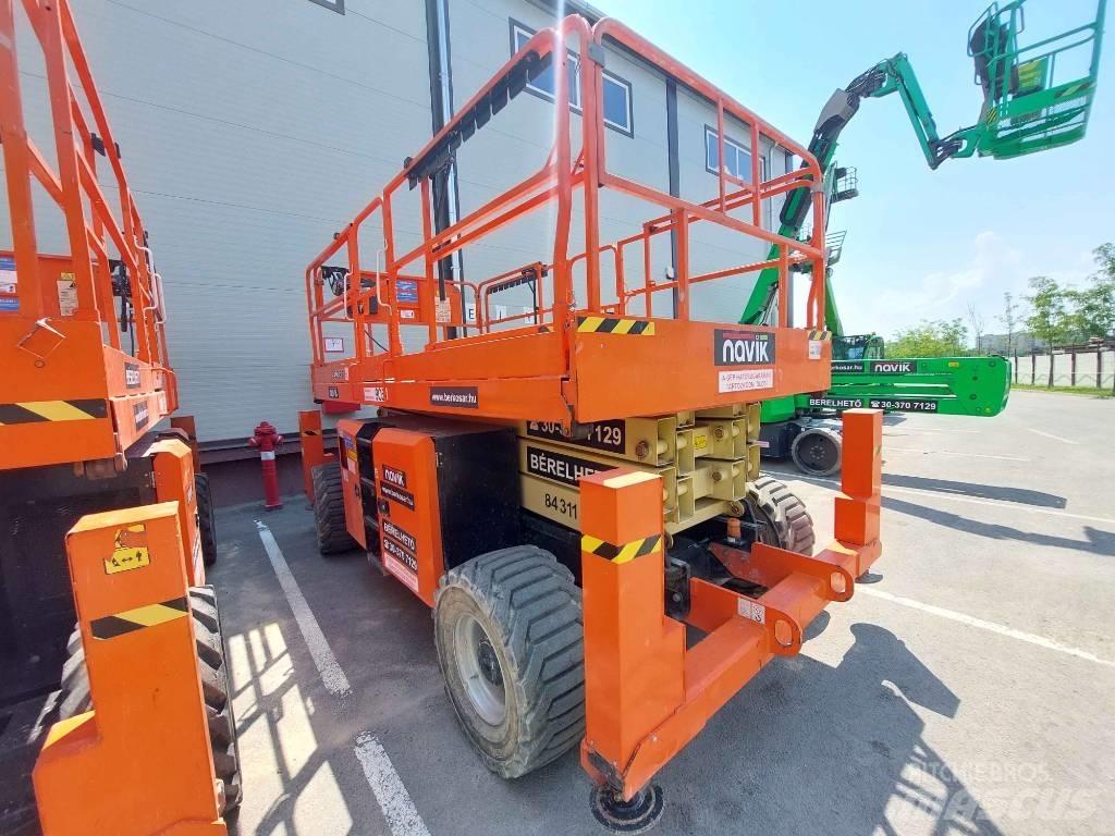 JLG 330 LRT رافعات مقصية الشكل
