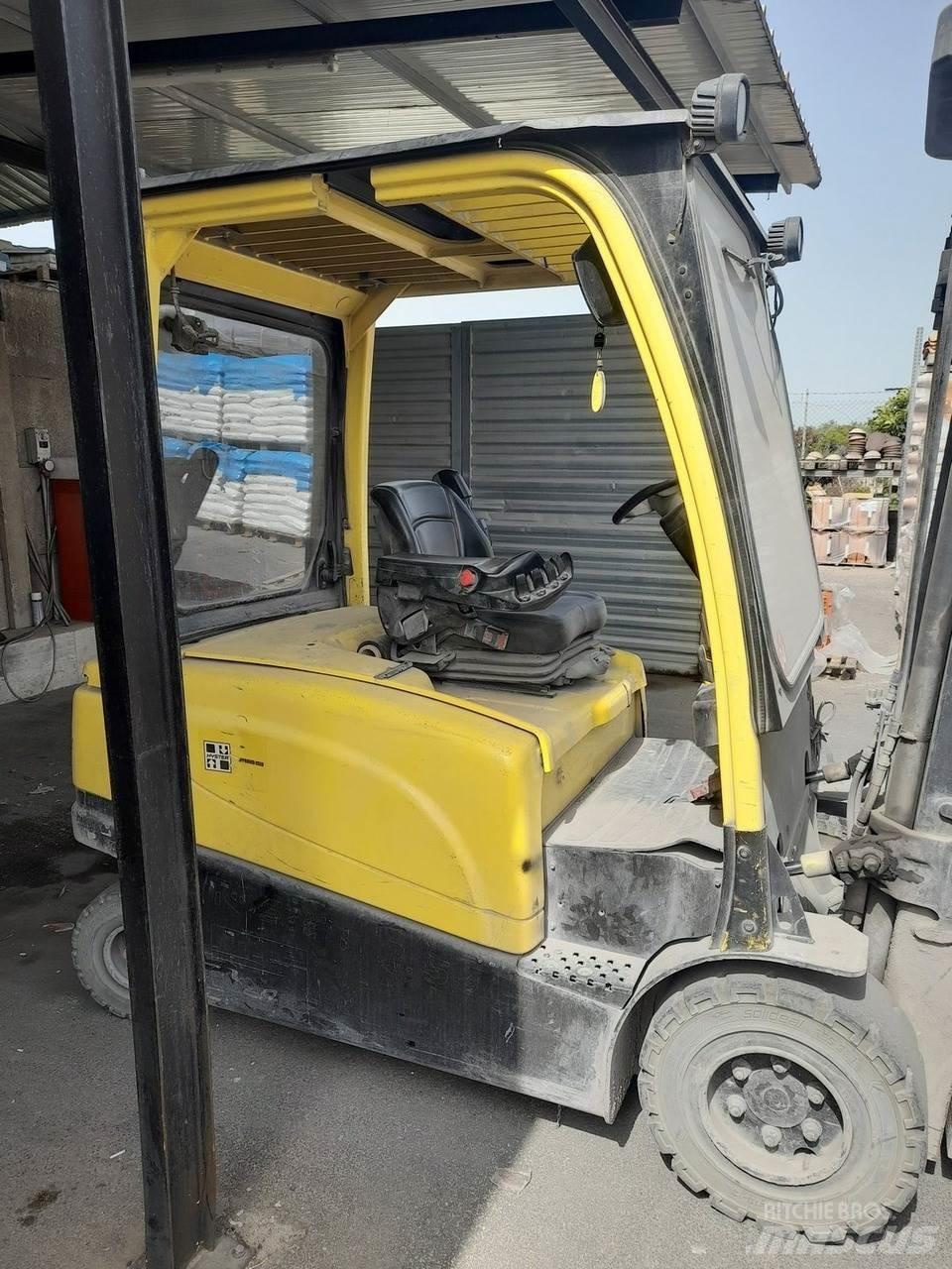 Hyster J2.5XN شاحنات ذات رافعات شوكية تعمل بالكهرباء