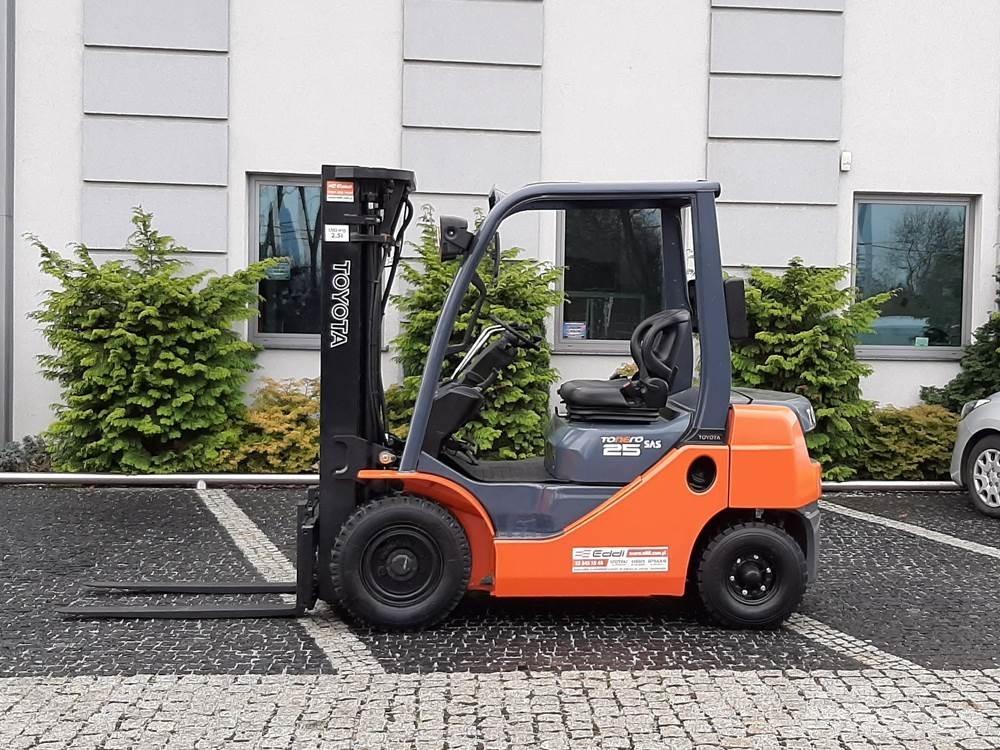 Toyota 02-8FDF25 شاحنات الديزل