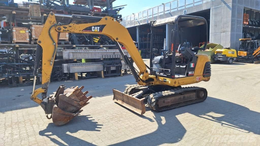 CAT 302.5 حفارات صغيرة أقل من 7 طن (حفارات صغيرة)