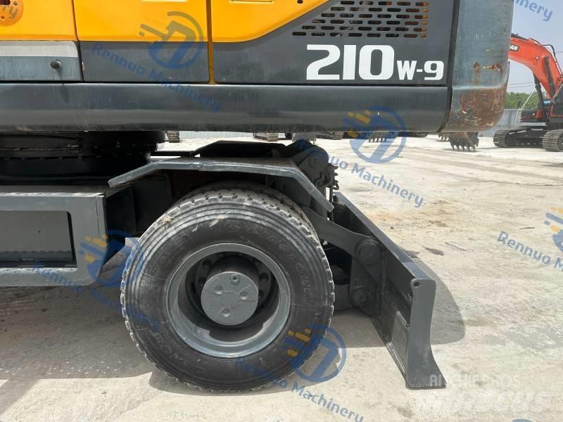 Hyundai R210W-9 حفارات بعجل