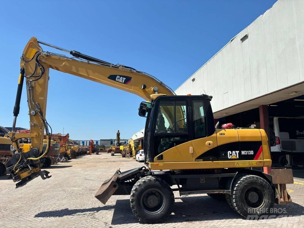 CAT M 313 D حفارات بعجل