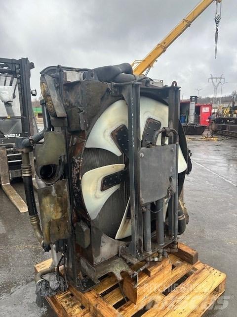 Komatsu PC 600-8 مشعات