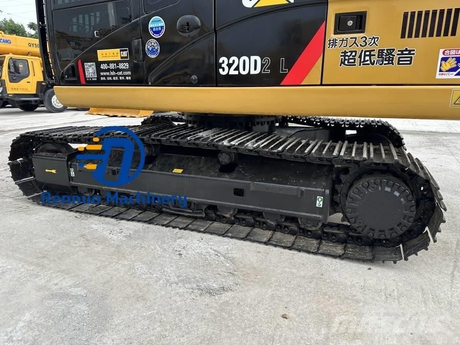 CAT 320 D2L حفارات زحافة