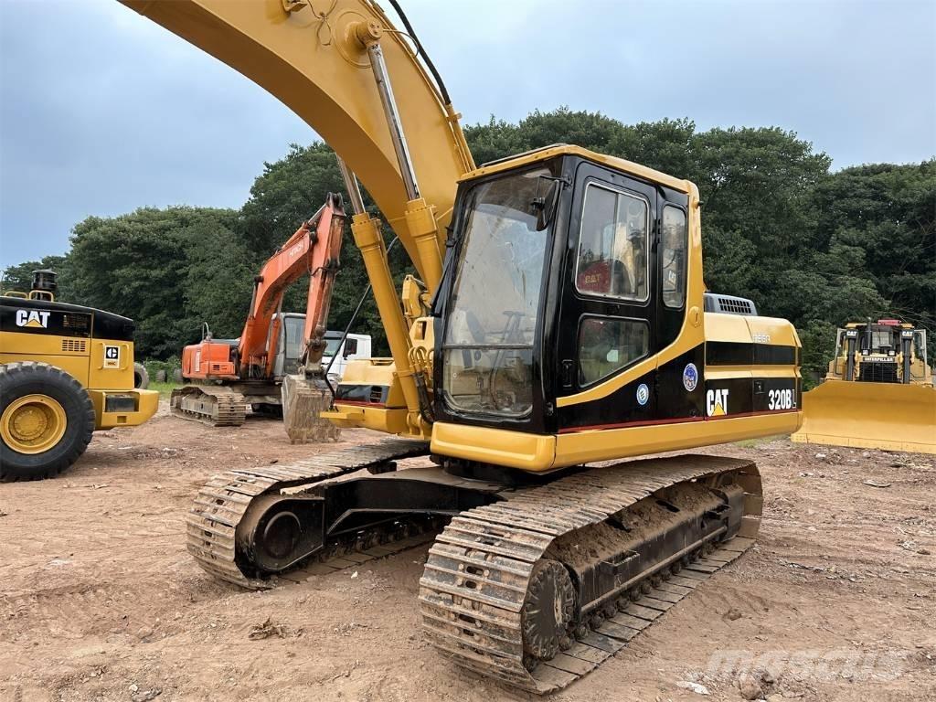 CAT 320 B حفارات زحافة
