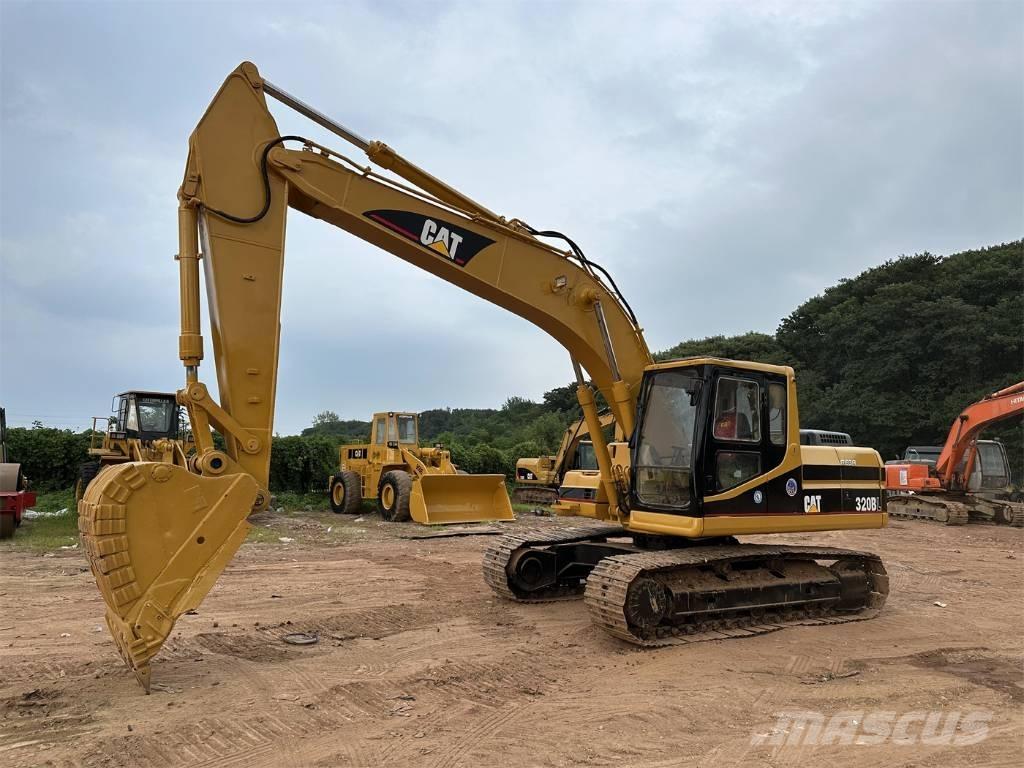 CAT 320 B حفارات زحافة