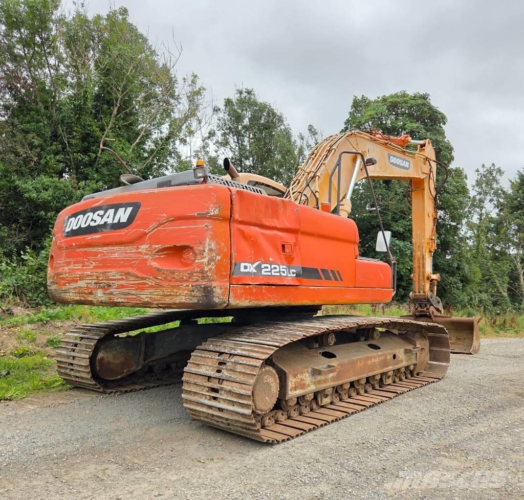Doosan DX 225 LC حفارات زحافة