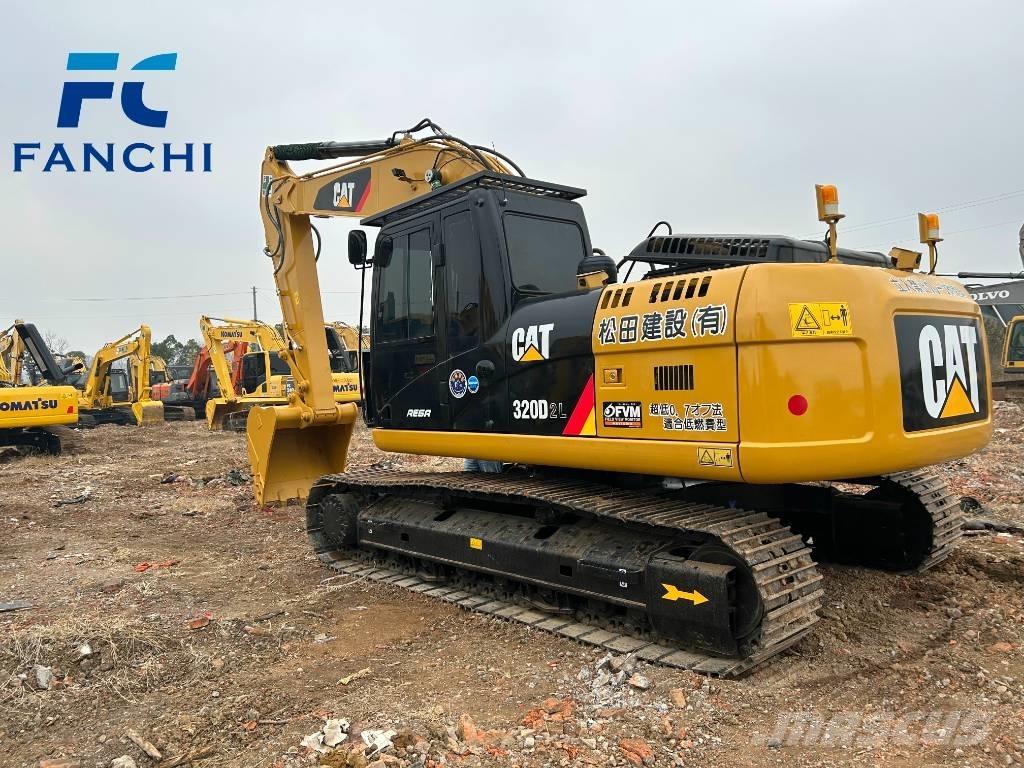 CAT 320d2 حفارات زحافة