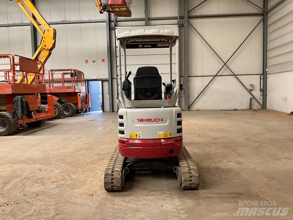 Takeuchi TB 215 R حفارات صغيرة أقل من 7 طن (حفارات صغيرة)
