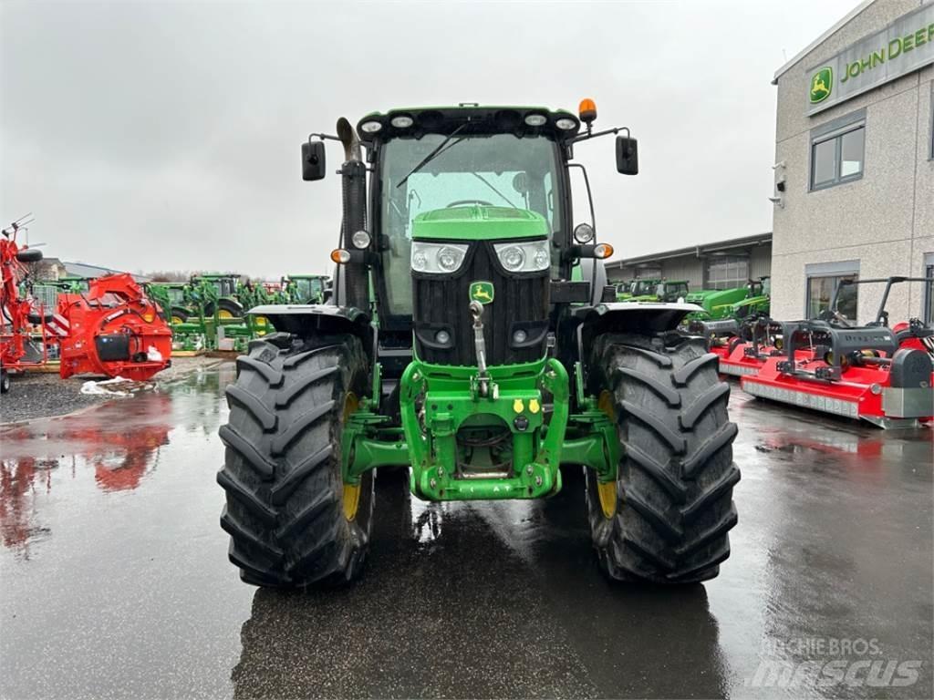 John Deere 6210R الجرارات