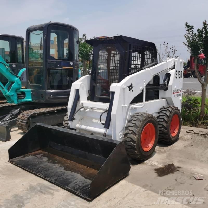 Bobcat S 130 لوادر انزلاقية التوجيه