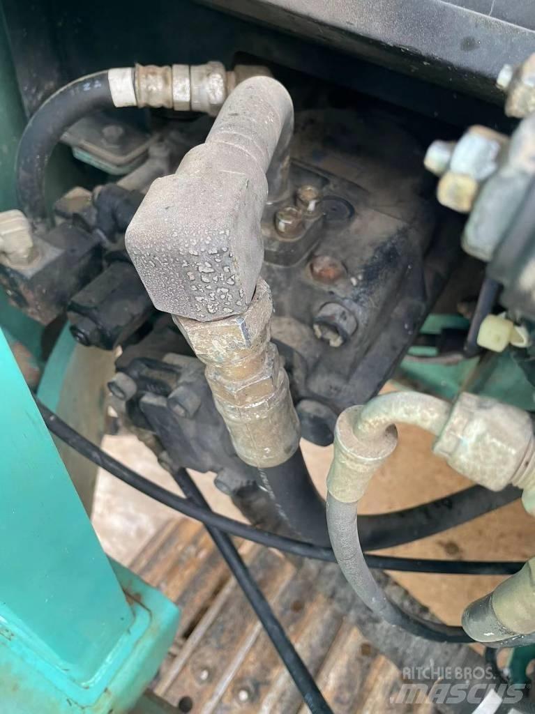 Kobelco SK 75 حفارات زحافة