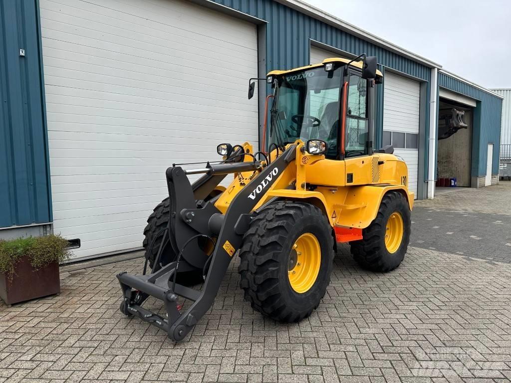Volvo L30HS لوادر بعجل