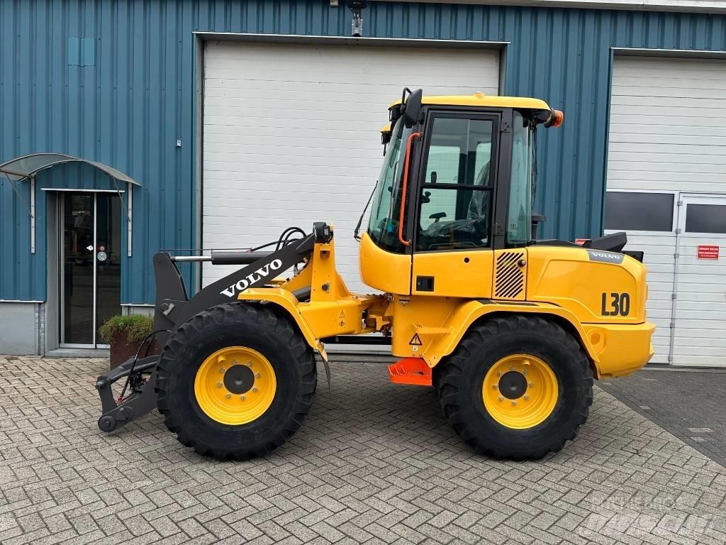 Volvo L30HS لوادر بعجل