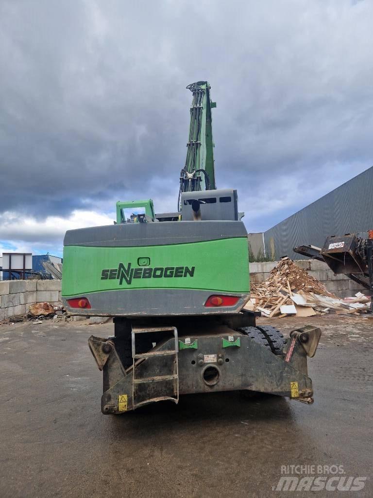 Sennebogen 821 E حفارات بعجل